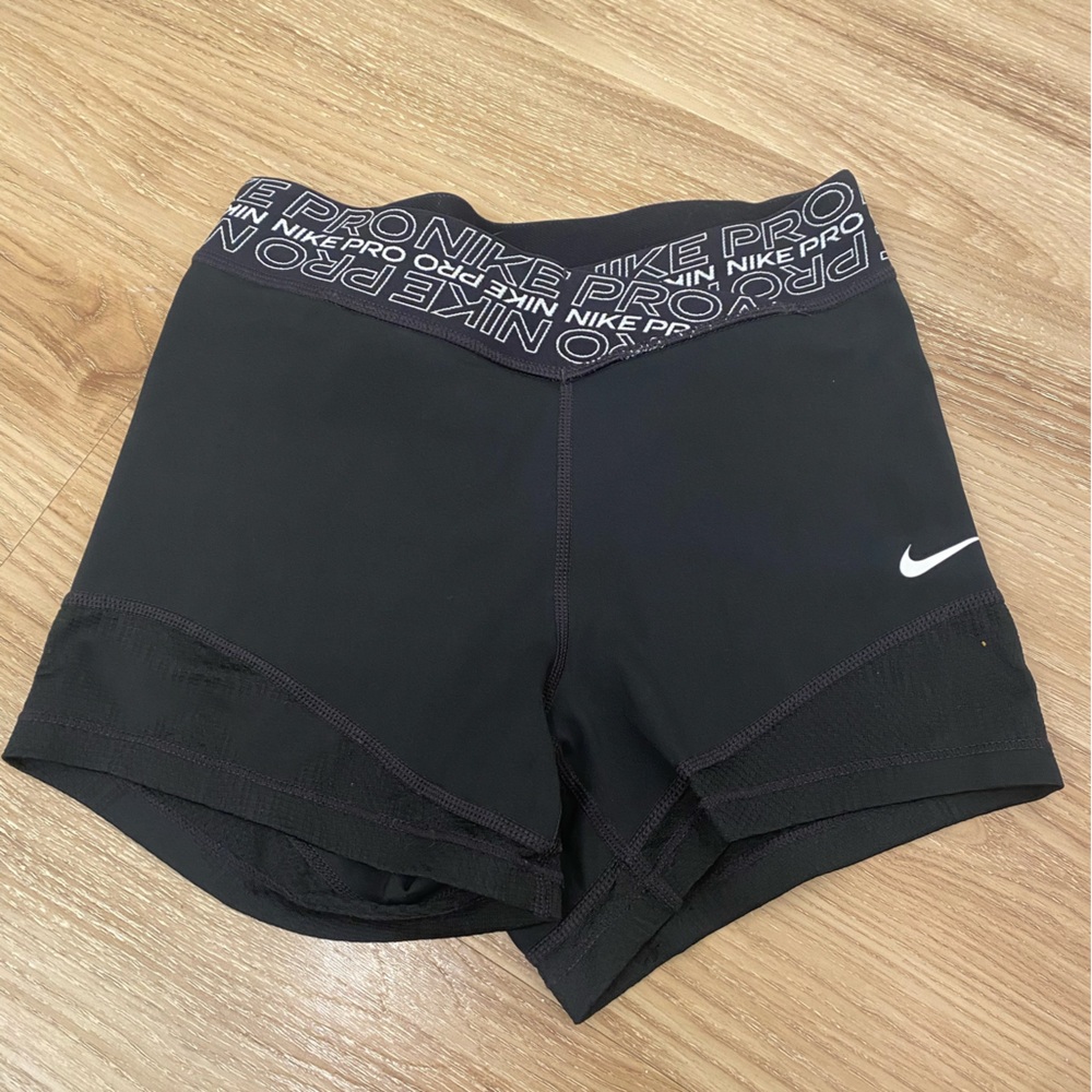Nike pro workout shorts Small S v waist & mesh